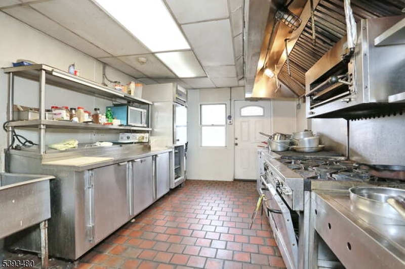 Full Kitchen