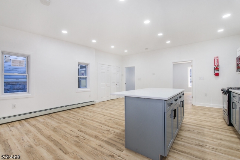 Kitchen w/ Island con't