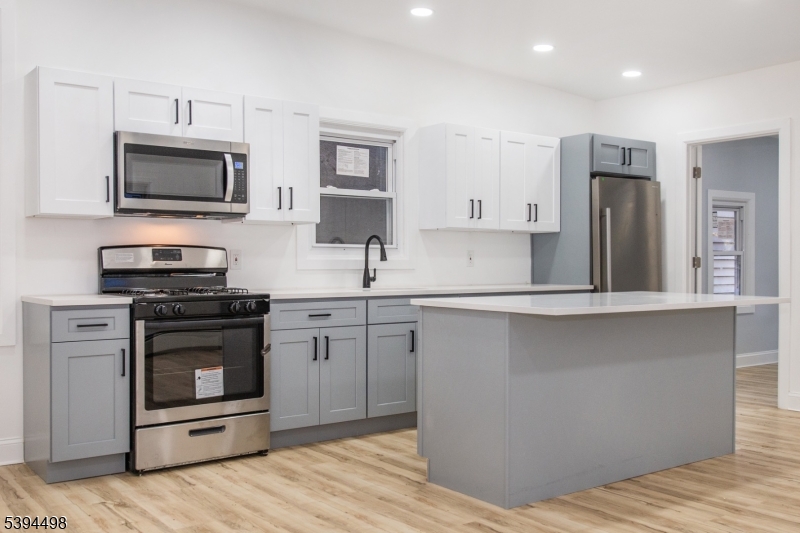 Kitchen w/ Island con't