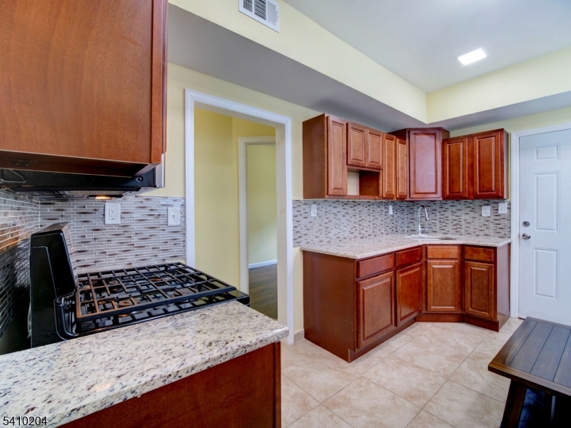 2nd flr kitchen (pre-rental)