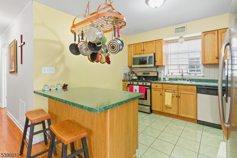 Eat-in Kitchen