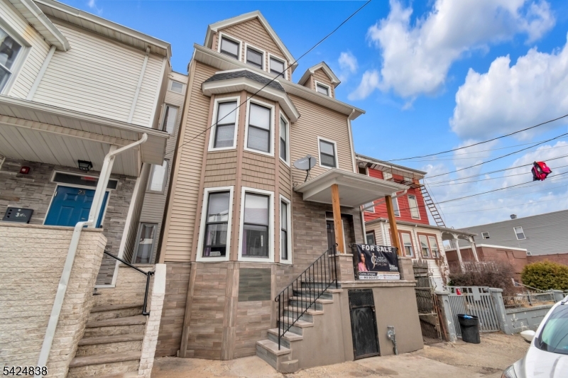 25 Oak St, Paterson, NJ 07501