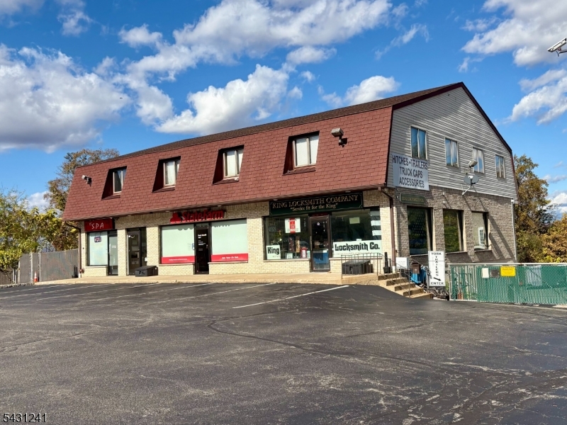 Retail Unit 2 Is Center