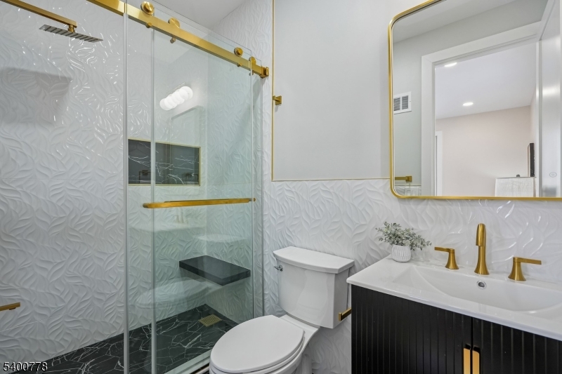 GUEST ROOM EN SUITE 1ST FL