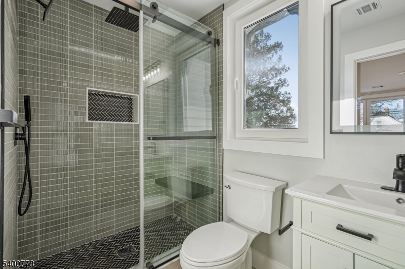 4TH BEDROOM BATH