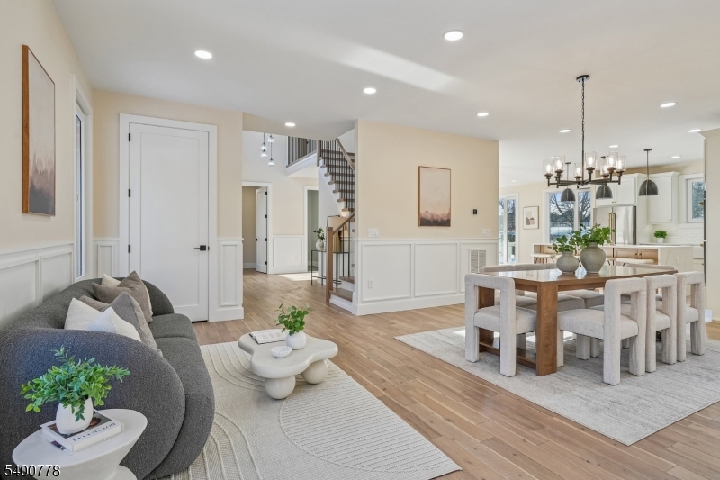 LIVING ROOM / DINING ROOM