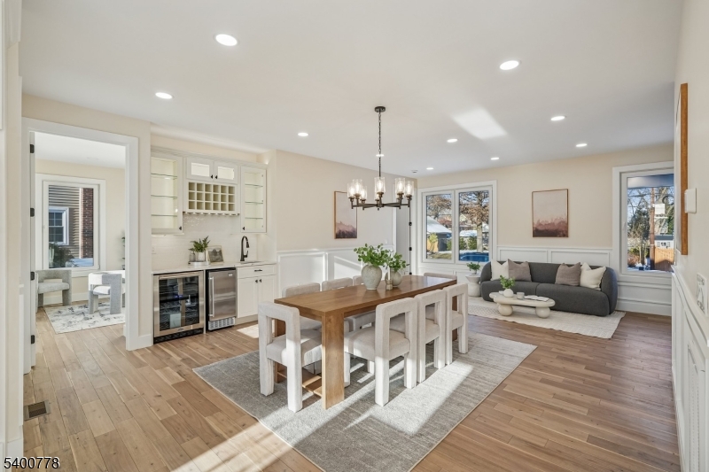 DINING/BAR/LIVING ROOM