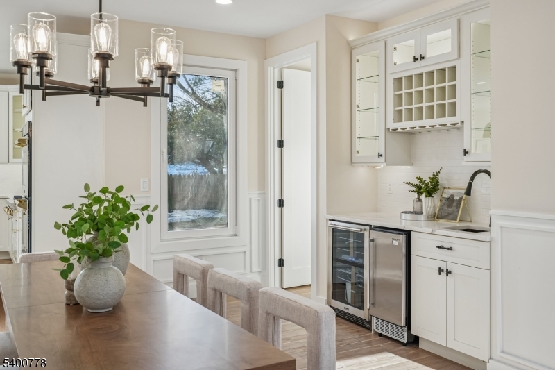 WET BAR W/ FRIDGE & ICE MAKE