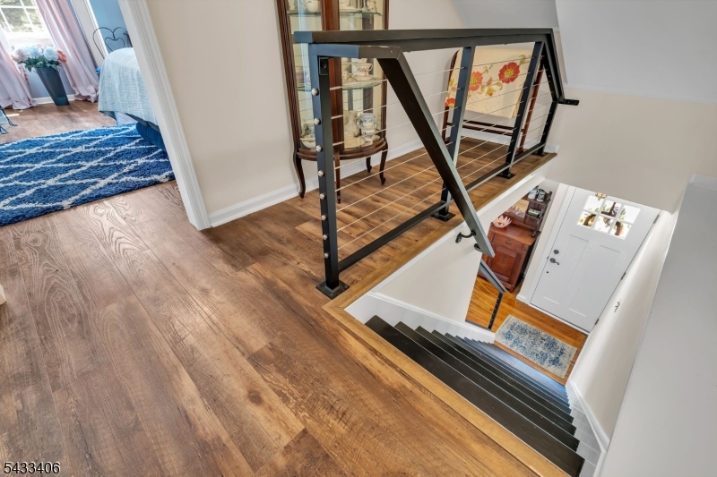 2ND FLOOR LANDING