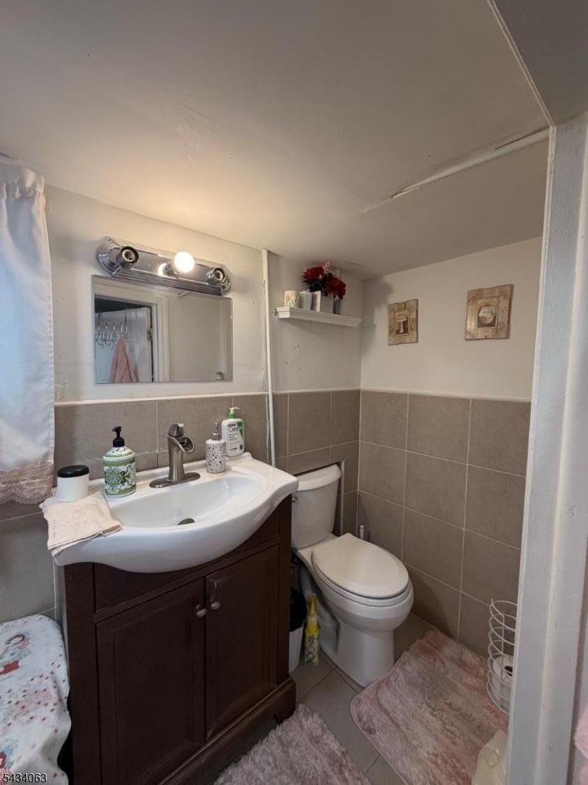 Basement full bathroom