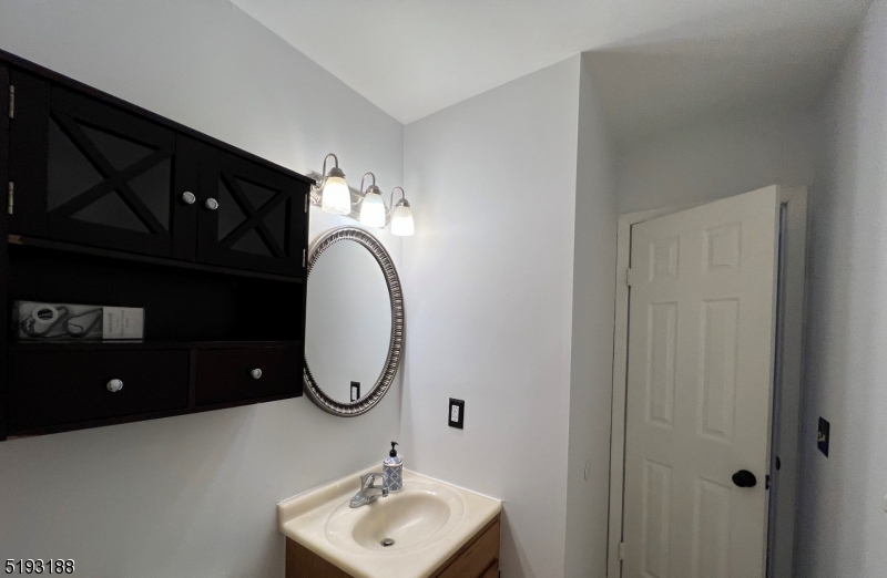 1st Floor Bath