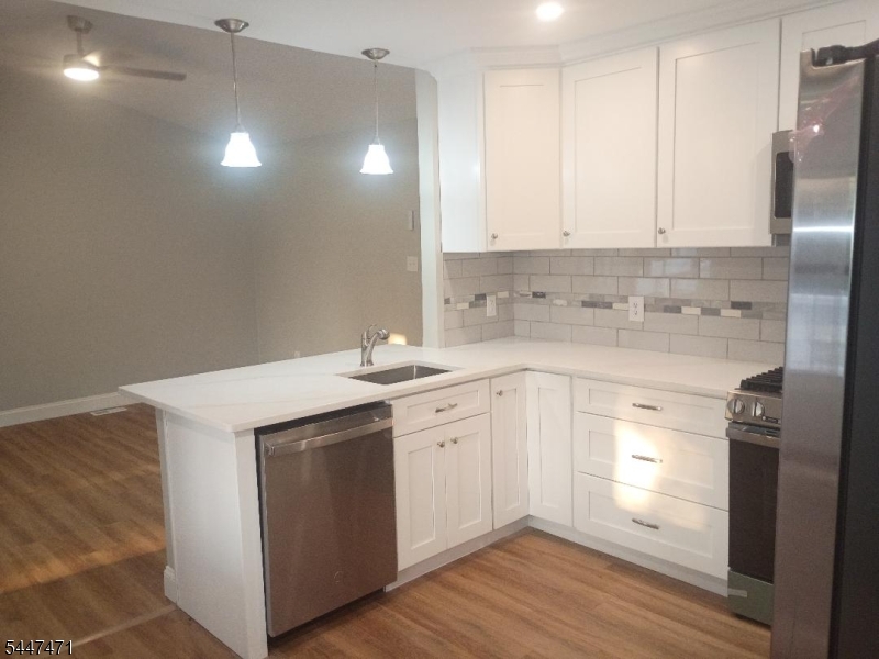 2 Boothbay Dr