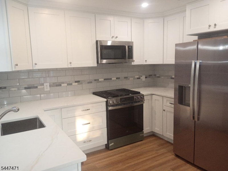 2 Boothbay Dr