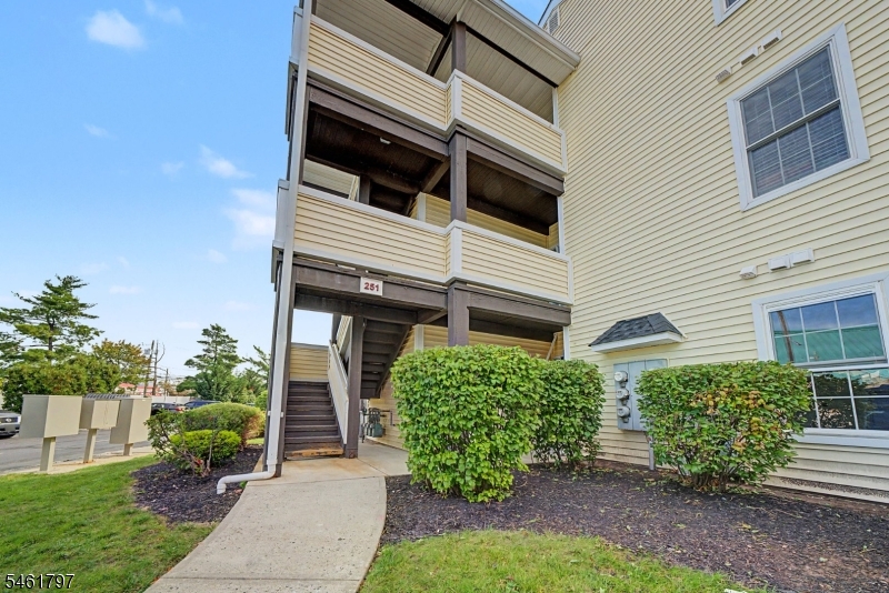 251 Broadmoor-3 3