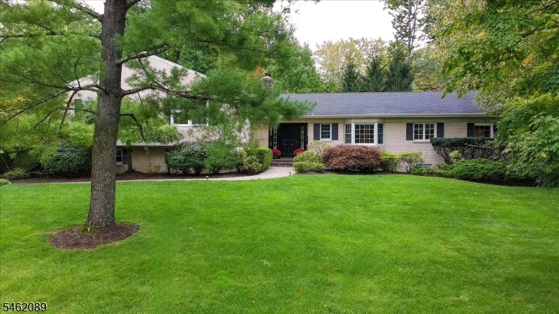 360 Long Hill Dr