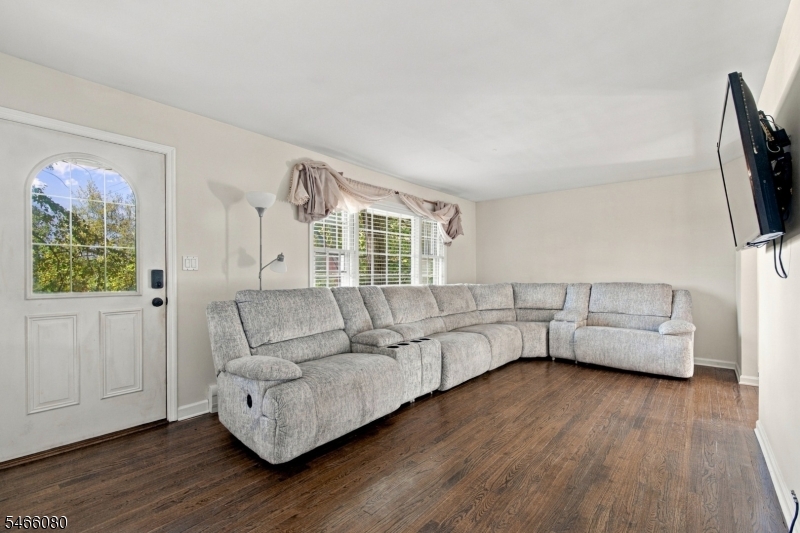23 Elizabeth Ave