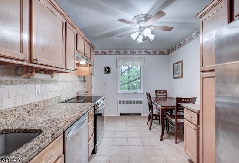 Eat-in-Kitchen