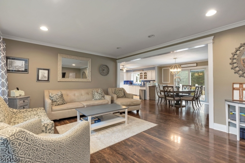 18 E Francis Ave