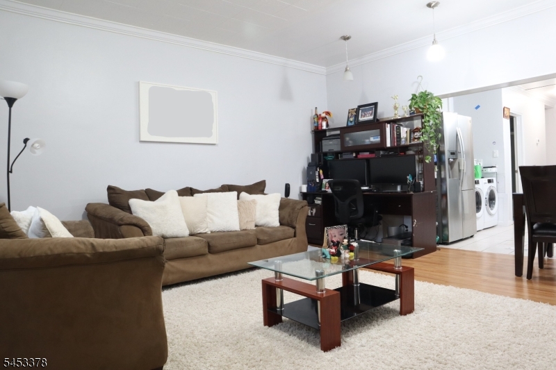 302 N 10th St