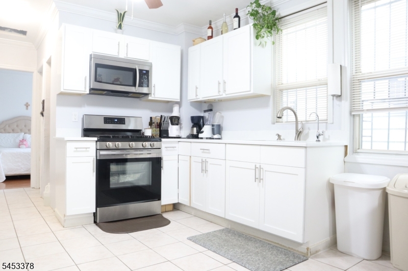 302 N 10th St