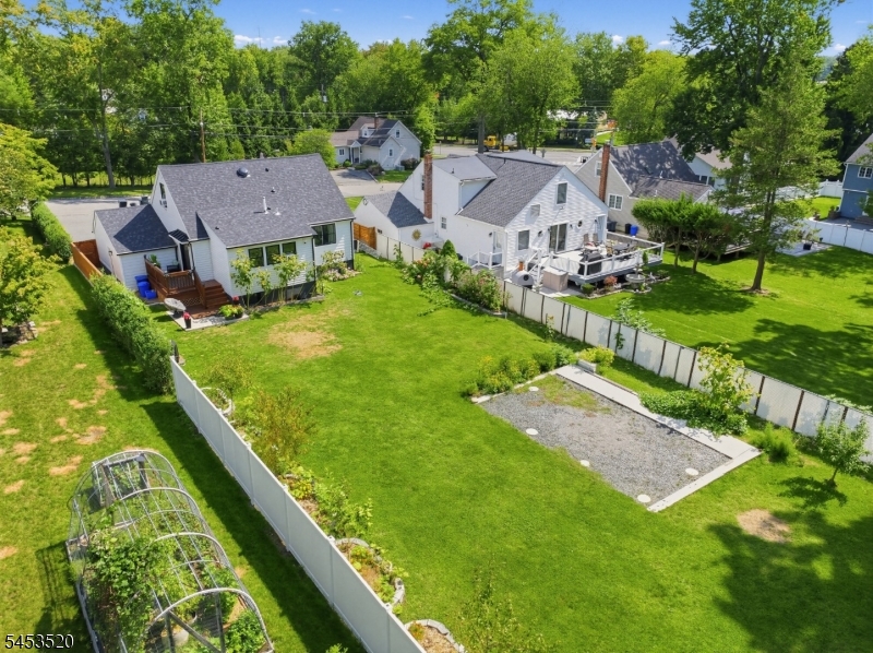 9 Frederick Pl