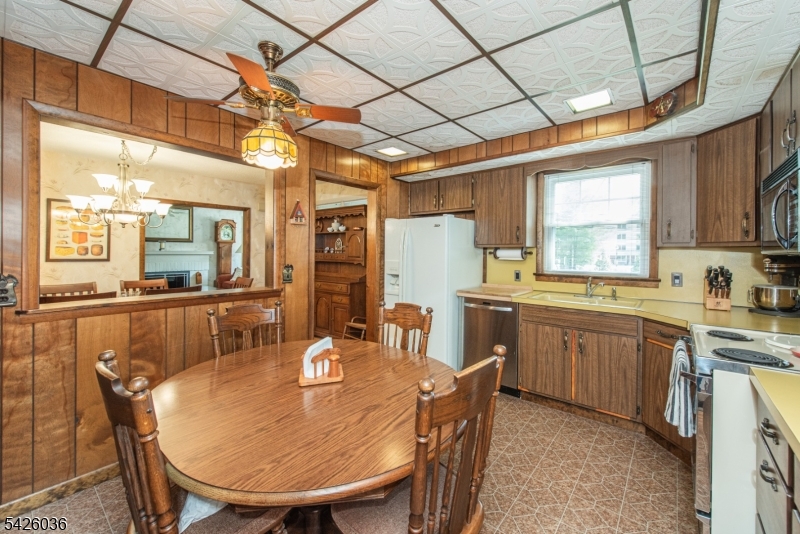 Eat In Kitchen