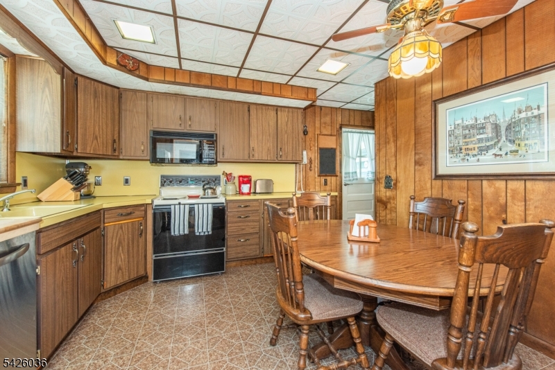 Eat In Kitchen