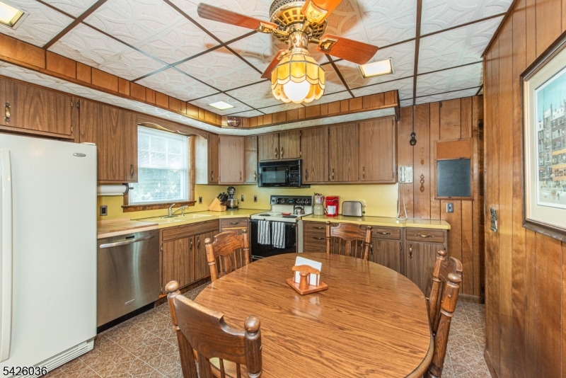 Eat In Kitchen