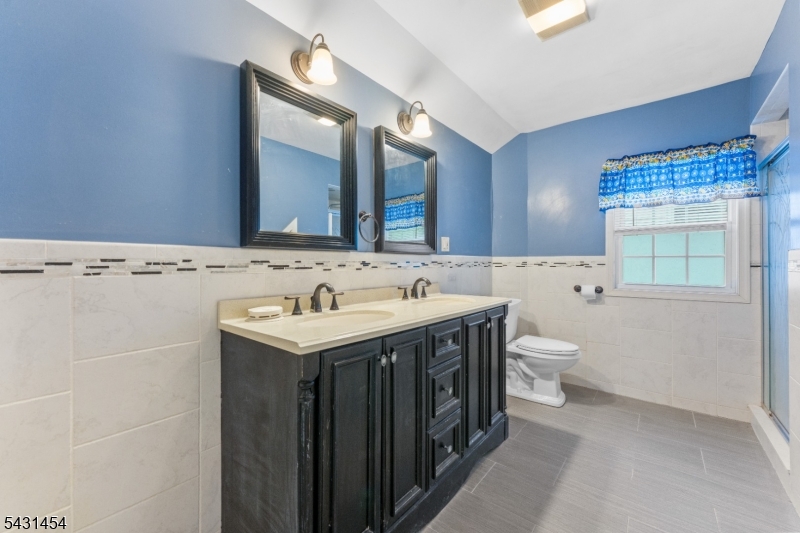 147 Clinton Ave, Clifton City, NJ 07011 Listing Photo  14