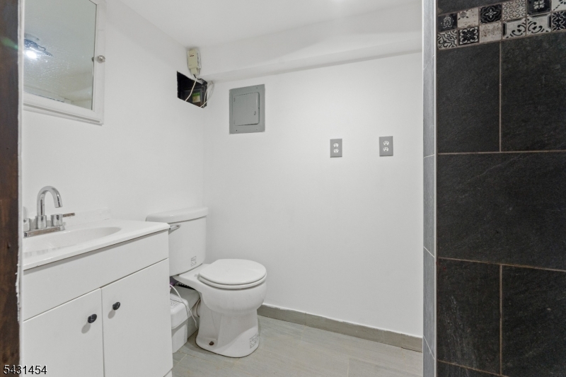 147 Clinton Ave, Clifton City, NJ 07011 Listing Photo  20