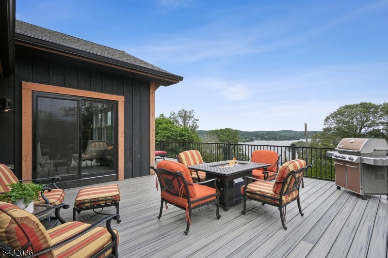 Outside Dining - Firepit