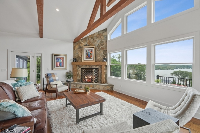 Living Room Lakeview