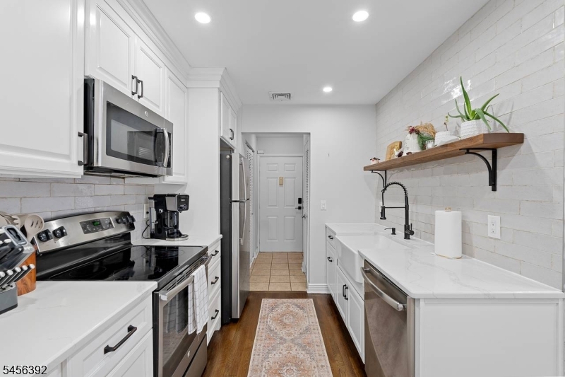 555 Riverside Ave 12