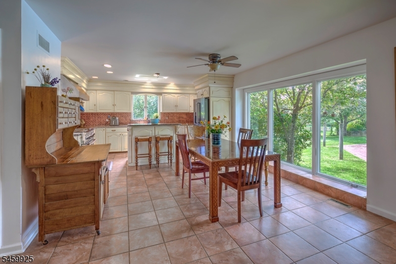 13 Farmersville Rd