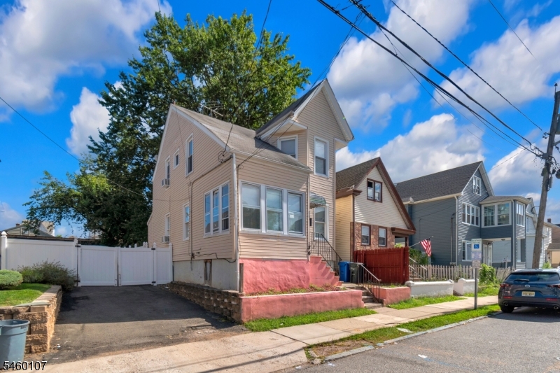 256 Edmund Ave
