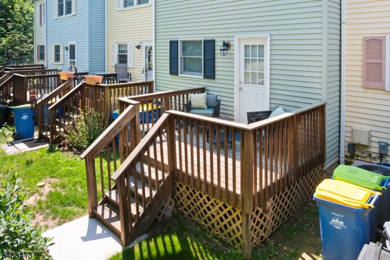 ROOMY BACK DECK