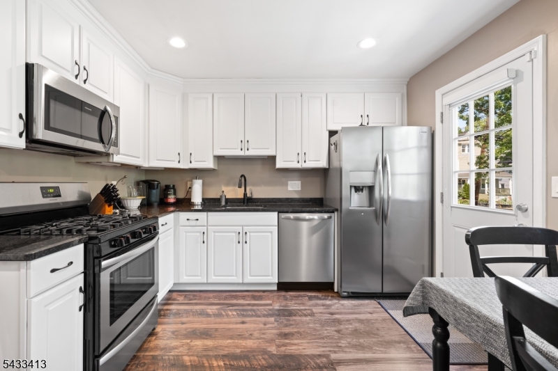 SPACIOUS KITCHEN