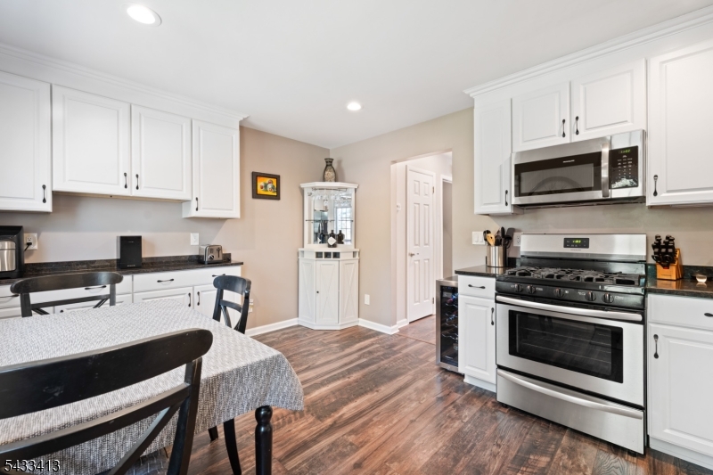 GAS STOVE, MICROWAVE