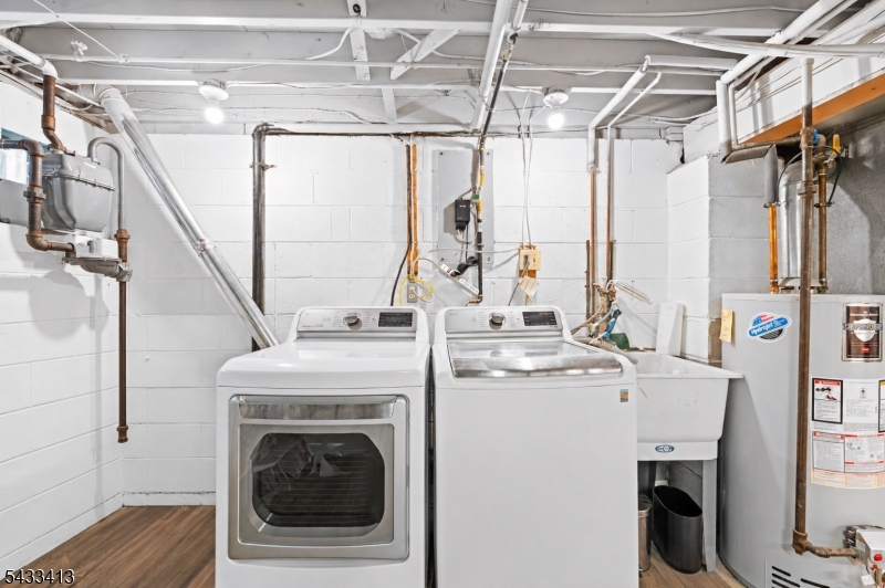 WASHER DRYER INCLUDED!