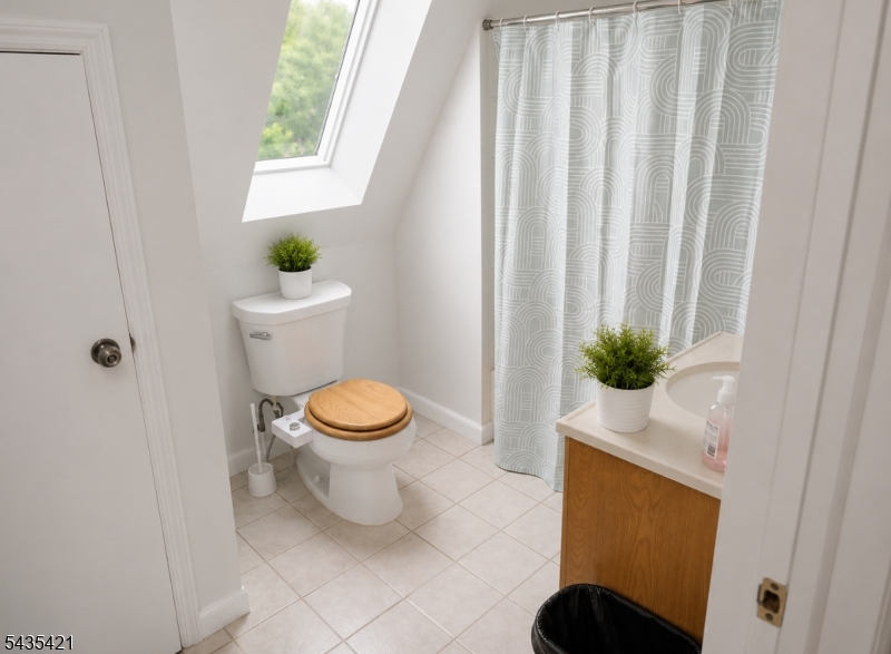 Main bathroom - unit 3