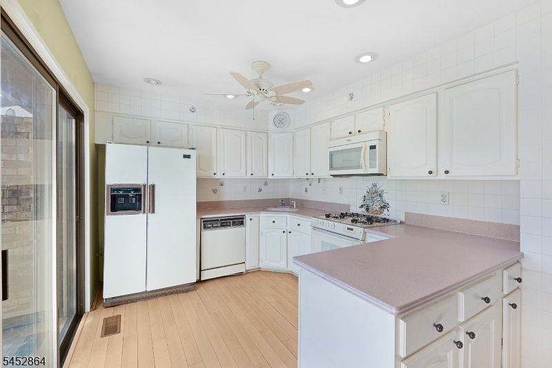 250 Ridgedale Ave 3