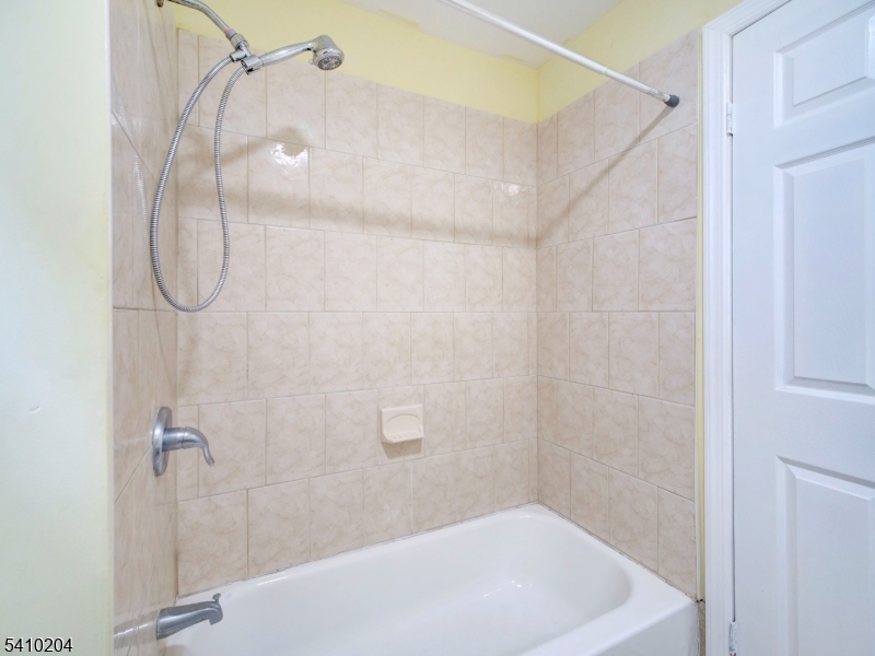 2nd flr bath (pre-rental)