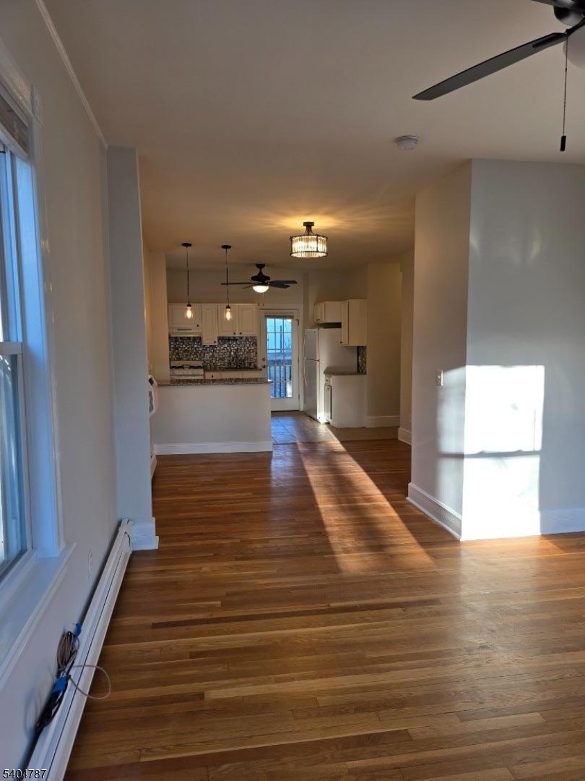 living room/dining area