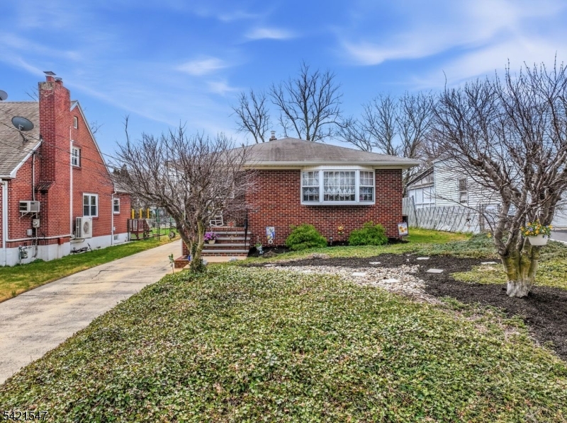 47 S Walnut Ave