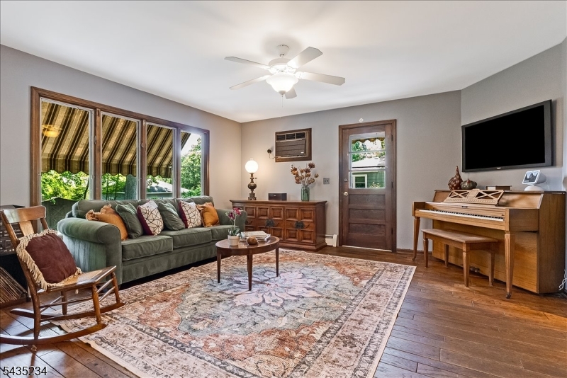 Spacious Family Room