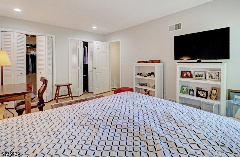 2nd bedroom alt view