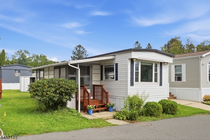 195 W Main St, Unit J J