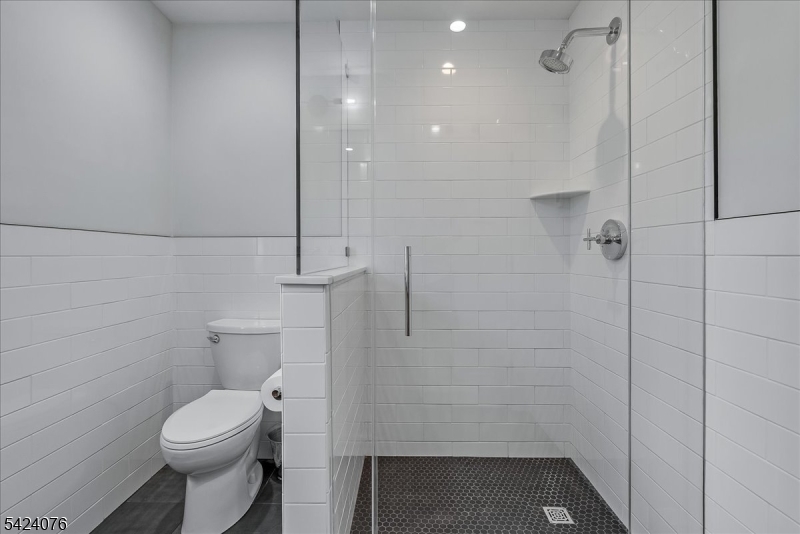 1st floor ensuite shower