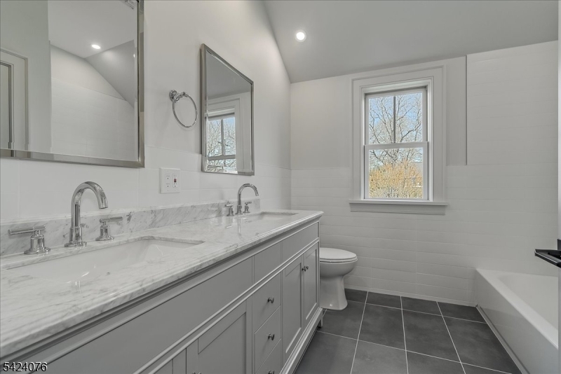 2nd level hall bath