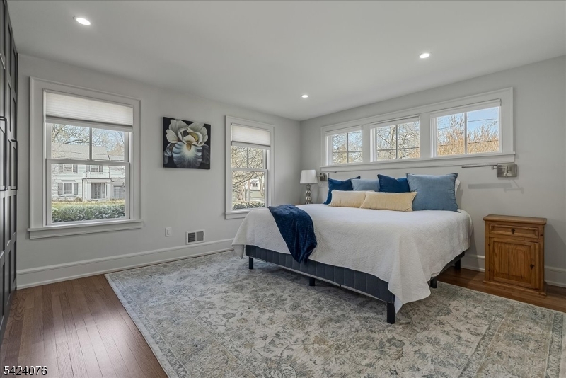 1st floor ensuite bedroom